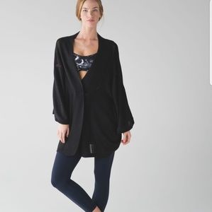 Lululemon Breeze Easy Wrap in Heatjered Black.